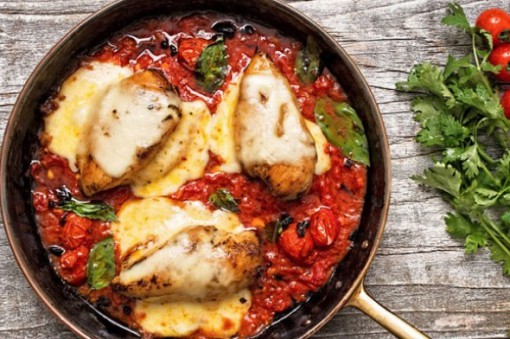 One-Pan Tomato Baked Chicken