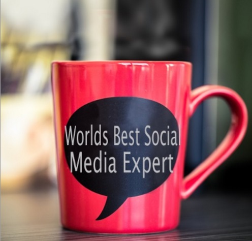 To Become a Blogger You Need to be a Social Media Expert