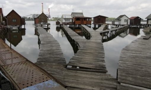 Bokod Floating Houses, Oroszlány